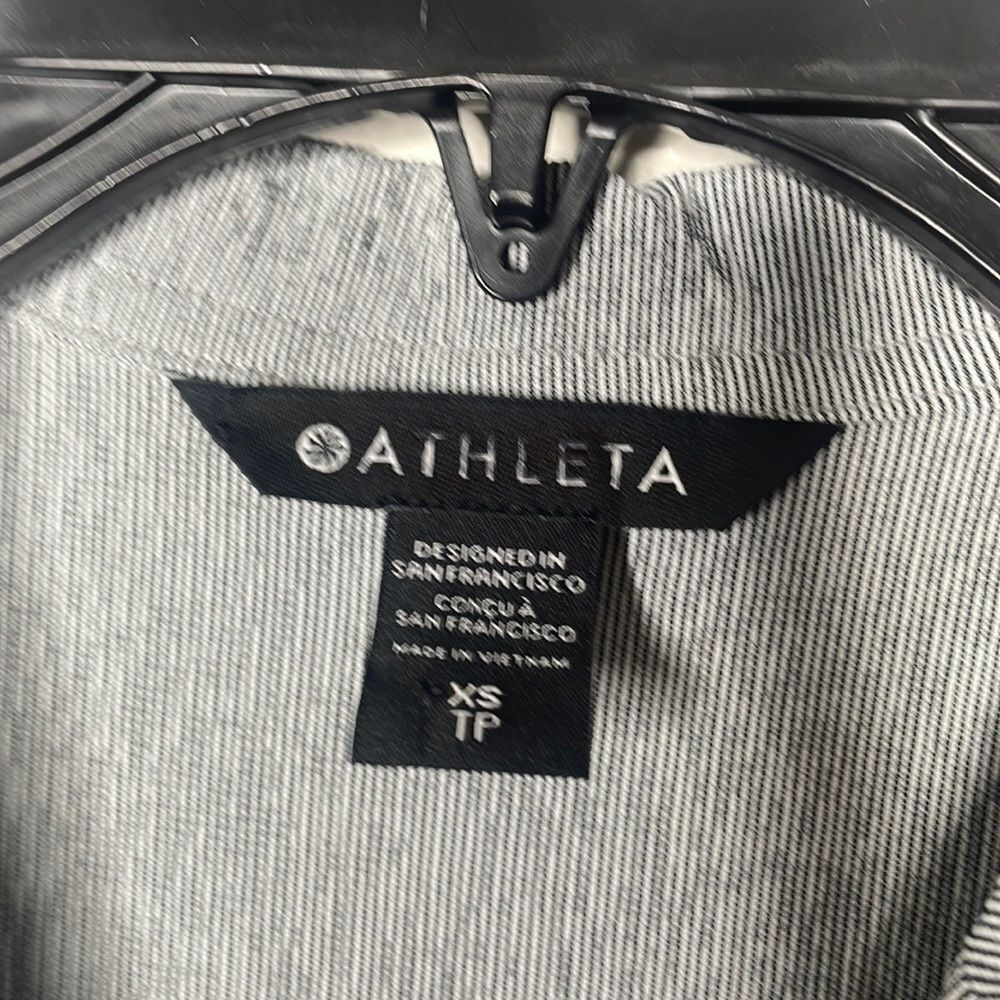 Athleta Short Sleeve Button down Shirt Size XS - Picture 7 of 11
